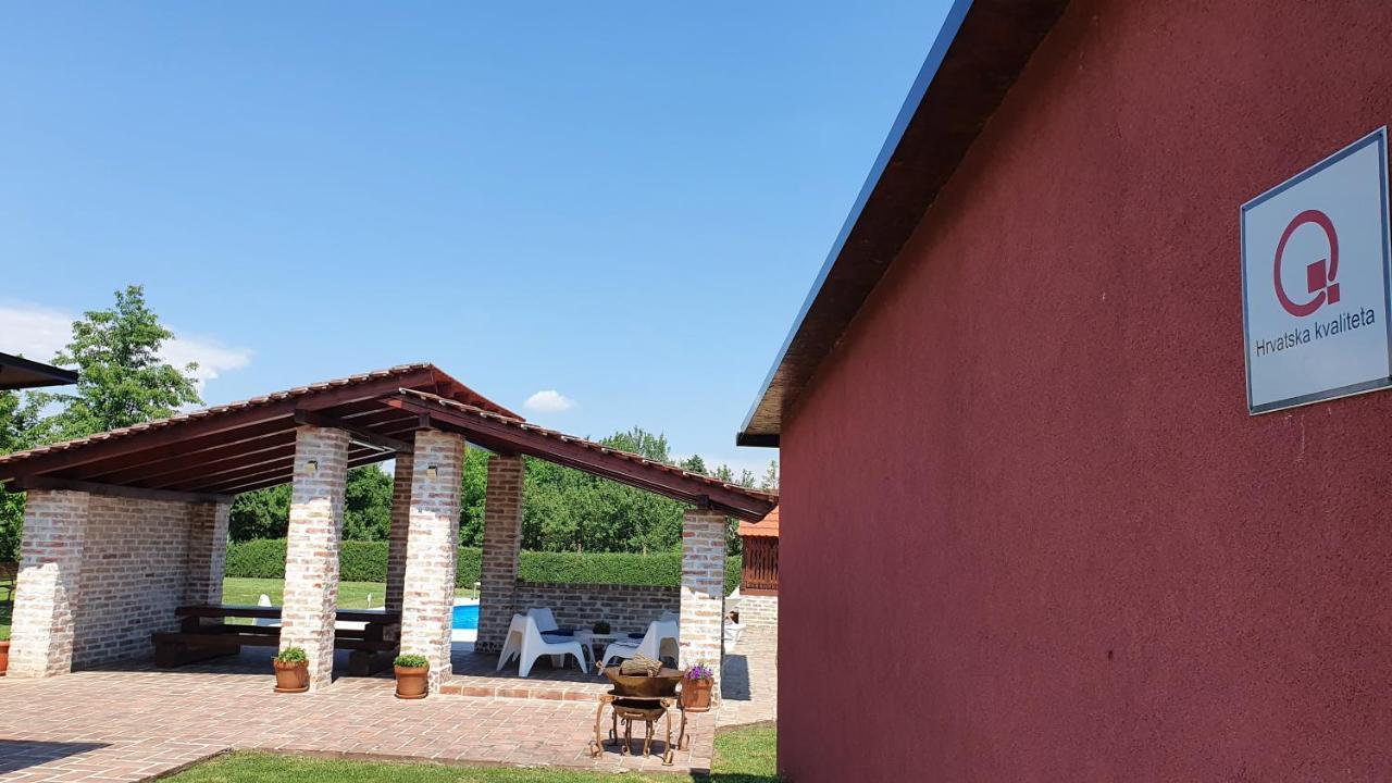 Villa Mons Aureus Popovac Екстериор снимка