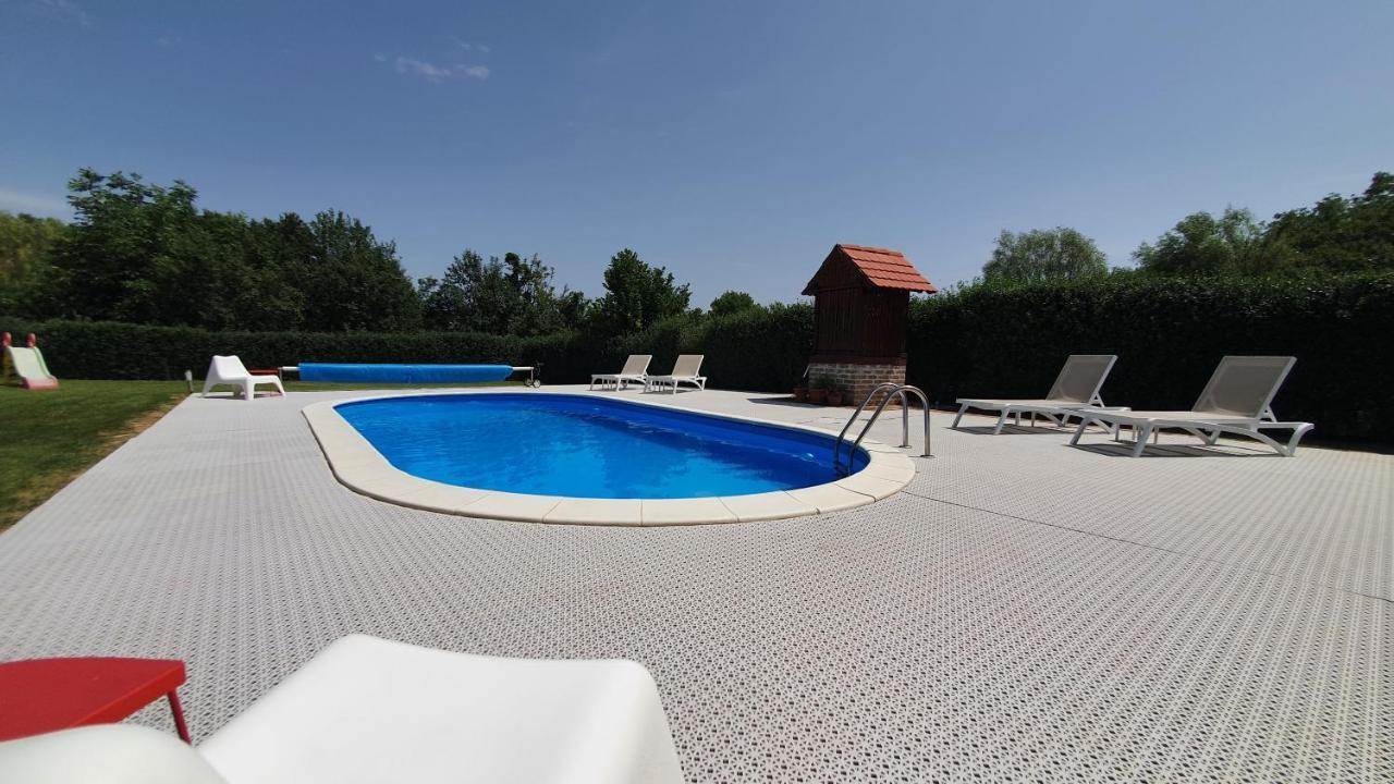 Villa Mons Aureus Popovac Екстериор снимка