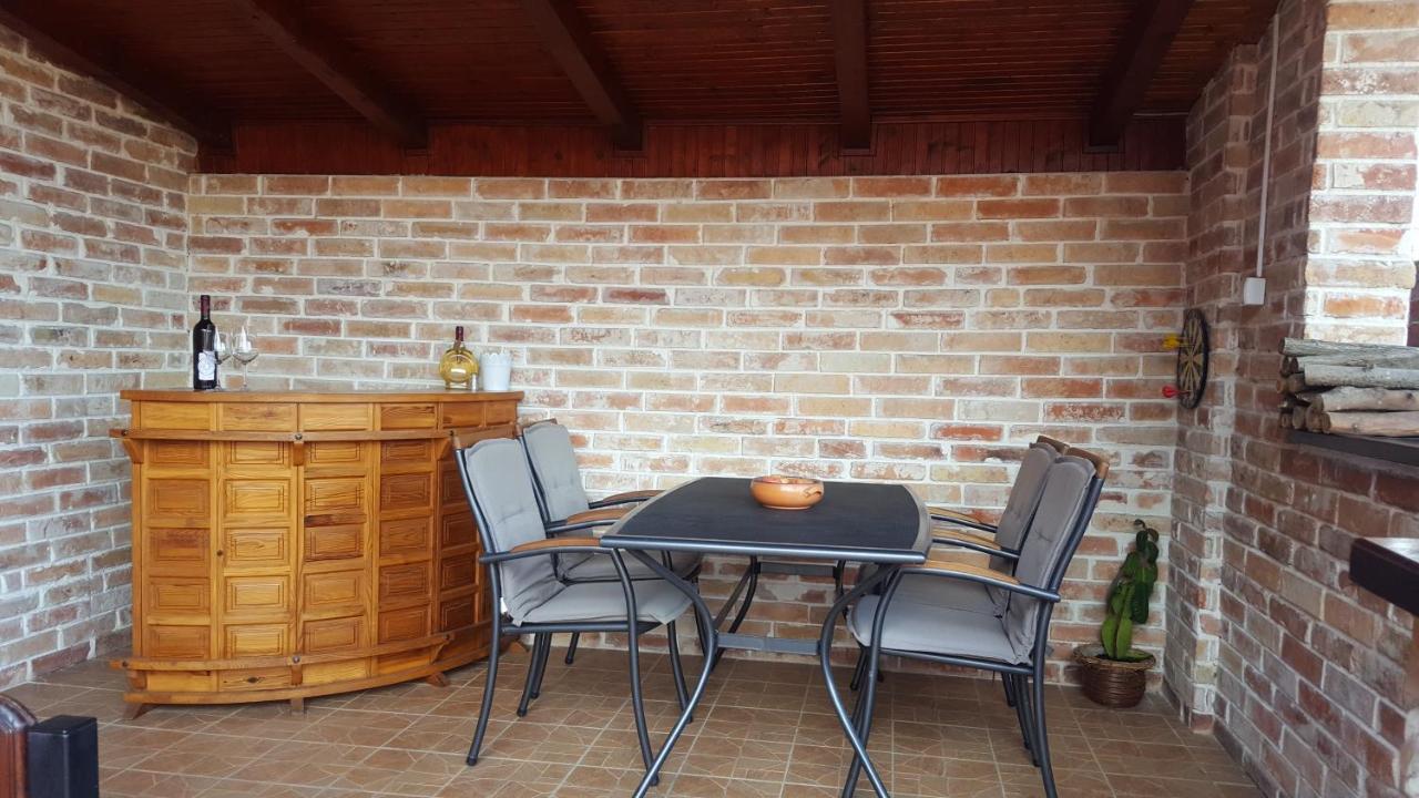 Villa Mons Aureus Popovac Екстериор снимка